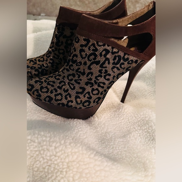 Brown and black animal print booties - Picture 2 of 5
